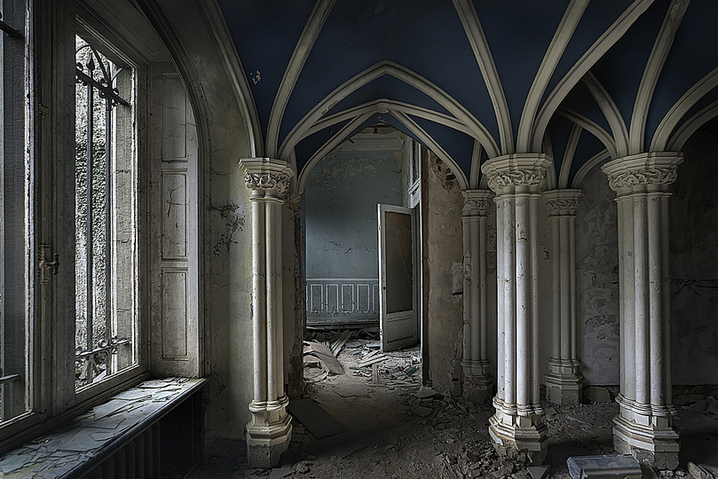 Memories of Ruins: Rebecca Bathory: 