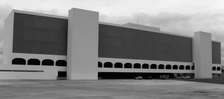 Brazil Modernism: Oscar Niemeyer, Biblioteca Nacional complex, Brasília, 2006.