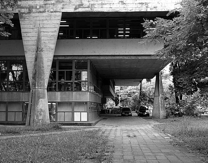 Brazil Modernism: Vilanova Artigas, FAU-USP, São Paulo, 1961–9.