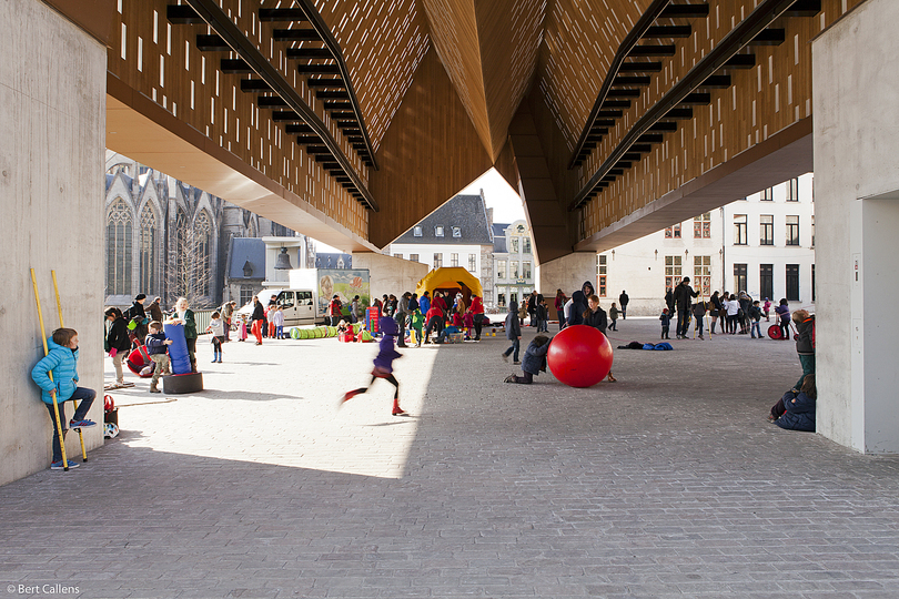 Food Architecture: 
Robbrecht en Daem architecten & MJosé Van Hee architecten,
Market Hall and Central Squares, Ghent
Ghent, Belgium 2012
