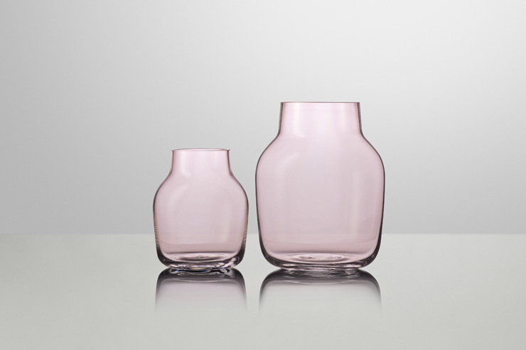 Same Same But Different: Silent is about reducing a vase to it's most simple expression. It is the shape of the vase that is in focus and adds character to the vase. The serene design gives you a timeless vase - that is 100% hand made.