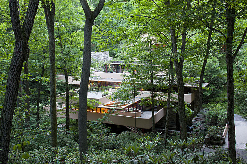 Fallingwater: The overall cost for the house and guest home was $155,000 (Equivalent to about $2.7 million in 2016). 