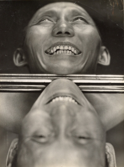 Paris Photo 2013: Sasha Stone, double portrait, circa 1930, tirage argentique d'époque, courtesy Gilles Peyroulet & Cie, Exhibitor : Gilles Peyroulet.