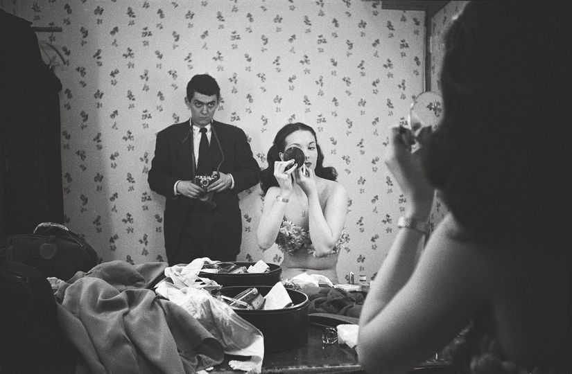Stanley Kubrick As Photographer: Stanley Kubrick, Showgirl – Kubrick photographing Rosemary Williams, 1949. Courtesy Museum of the City of New York, Gift of Cowles Communications, Inc. © SK Film Archives, LLC.