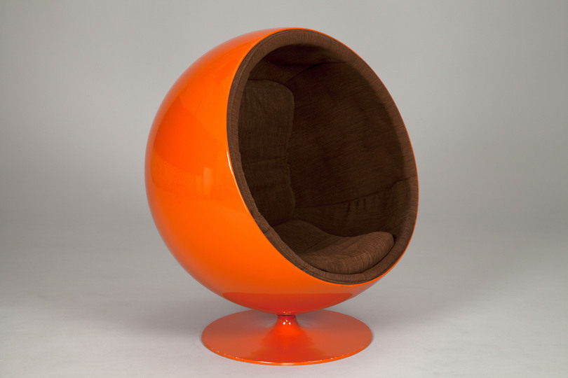 18 classic chairs: Ball chair by Eero Aarnio, 1963. Jacksons Collection.