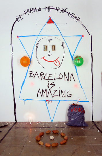 It´s Swab Barcelona: Victor Jaendra “Barcelona is amazing” Instalación, Mixed media 2012 200x150x100 cm. Galeria Balaguer,  Barcelona