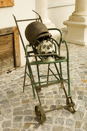 Chair Art: Daniel Spoerri, „Carellino / Kinderwägelchen