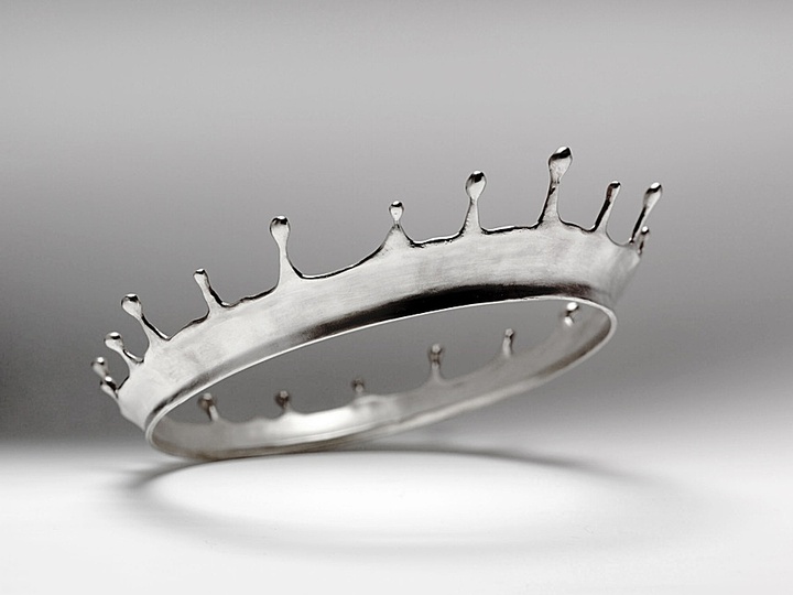 Marcel: Marcel Wanders, Corona de Agua (prototype), crown for Máxima, 2001

Polished silver, collection of Stedelijk Museum‘s Hertogenbosch.