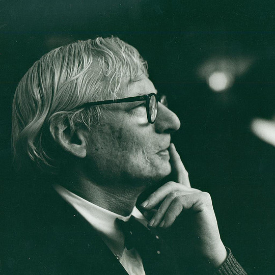 Louis Kahn: The Power of Architecture: Louis Kahn (1901-1974): A visionary architect, an expert manipulator of form and light, a creator of uniquely dramatic buildings, and a highly complex individual.