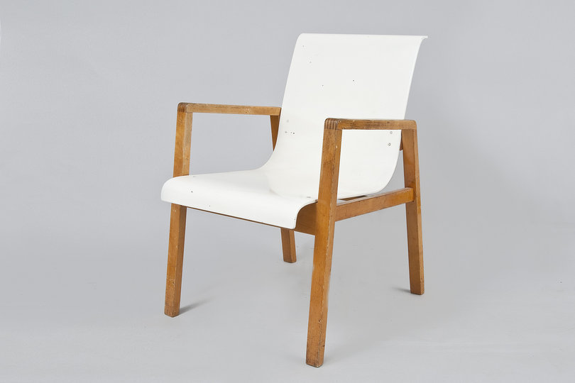 Alvar Aalto furniture: Chair No 401.