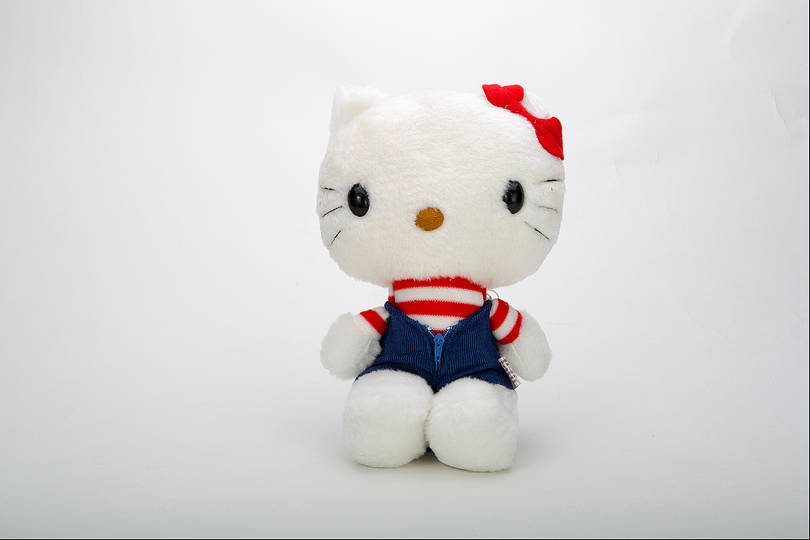 Hello Kitty Culture: Hello Kitty Vintage Plush 1976. Photo Credit: Japanese American National Museum