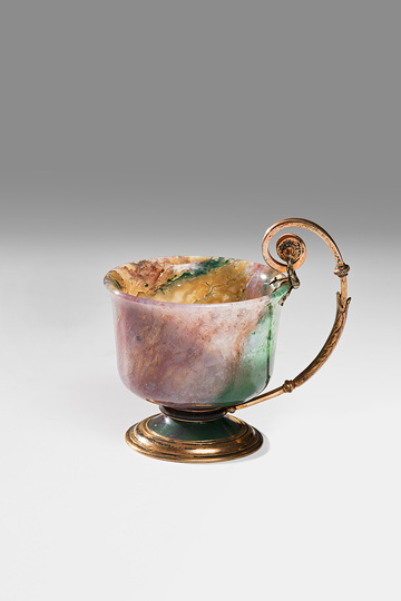 The World of Fabergé: A particular focus of this exhibition is on a section of the decorative arts-production that flourished at this exalted level only in Russia - hardstone carving. Small Cup, Saint Petersburg. House of C. Fabergé, artist: Mihail Perhin, moss agate, silver, stone carving, gilt 7,5 x 6 x 6 cm © Fersman Mineralogical Museum.
