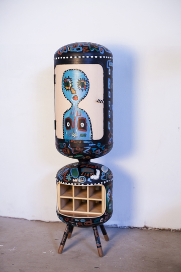 Upcycled: Piratas do Pau, Mulher-Woman, Rack, 2016, Recycled water heater, H 150 x B 34 cm, Series: Vertical wine racks, © Nelsa Guambe
