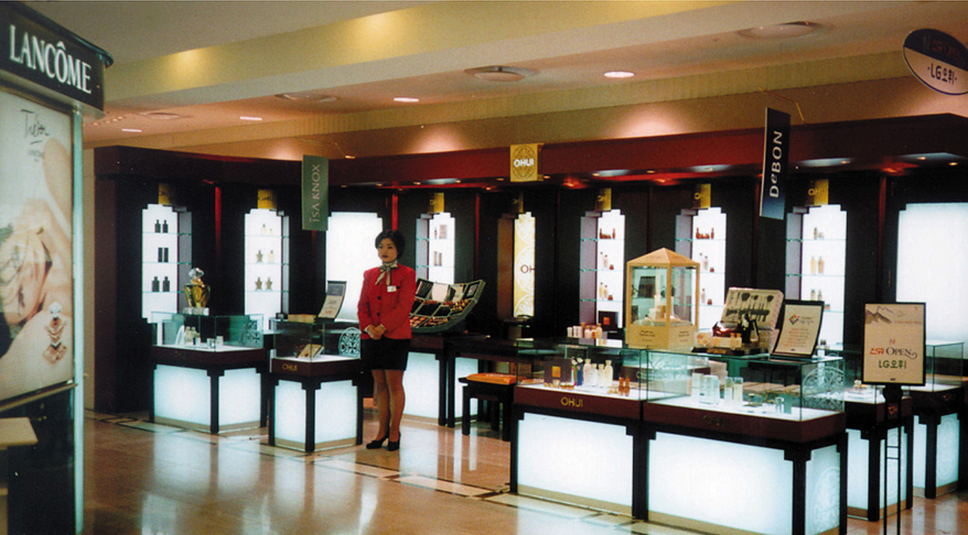 Luxury redefined: The first Ohui shop in Lotte Department Store, Seoul, 1999