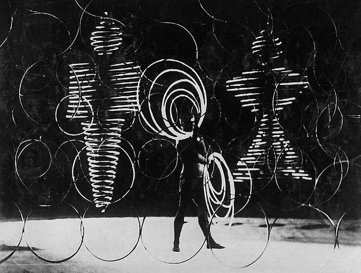 Bauhaus: Theatre Design: Oskar Schlemmer, Hoop Dance, 1929, dancer: Manda von Kreibig, photograph: Lux Feininger