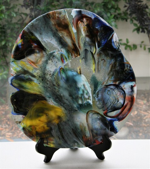 Discs and Plates: Sea Life
Fused Glass
Wooden stand
Dimensions: 530 x 370mm
destroyed