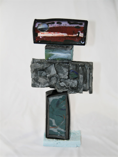 Looking West: Looking West
Glass: art and recycled
Dimensions:
220 x 100 x 450mm
Weight: 4.5 kg
destroyed