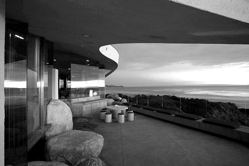 John Lautner: One of Lautners grandest designs rose above Acapulco Bay in Mexico, where in 1973 the architect built a 25,000-square-foot home that seemed to float above the water. The Arango residence, also called Marbrisa, included an expansive open-air terrace with bedrooms on the level below.
