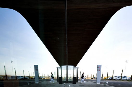 Airport Architecture: 