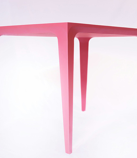 Mario Casa Tables: Detail of dining table 