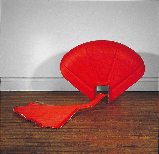Pierre Besson: Pièce rouge, 1983
Ouate, pigment sur carrosserie
80 × 160 × 100 cm
Collection Frac Pays de la Loire
© LE GAC PRESS