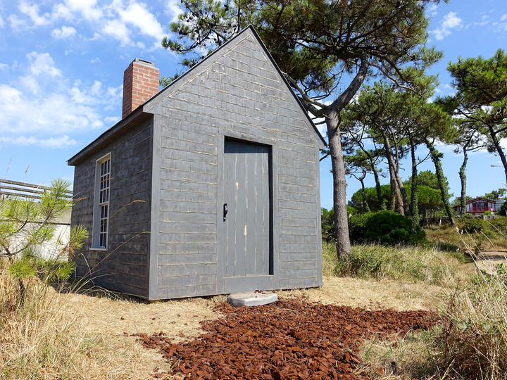 UNTITLED PROJECT: CABIN [THOREAU]: Conrad Bakker
UNTITLED PROJECT: CABIN [THOREAU]
Paint on Carved Wood, 2016