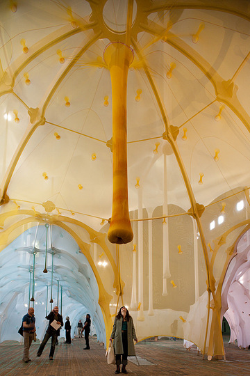 Ernesto Neto: Place of sensations: 