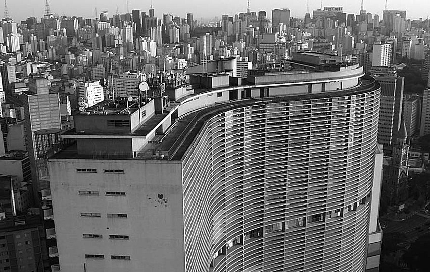 Brazil Modernism: Oscar Niemeyer,
Edifício Copan, São Paulo.