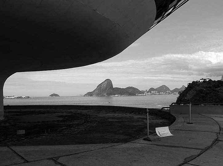 Brazil Modernism: Oscar Niemeyer, Museu de Arte Contemporânea, Niteroí, 1997.