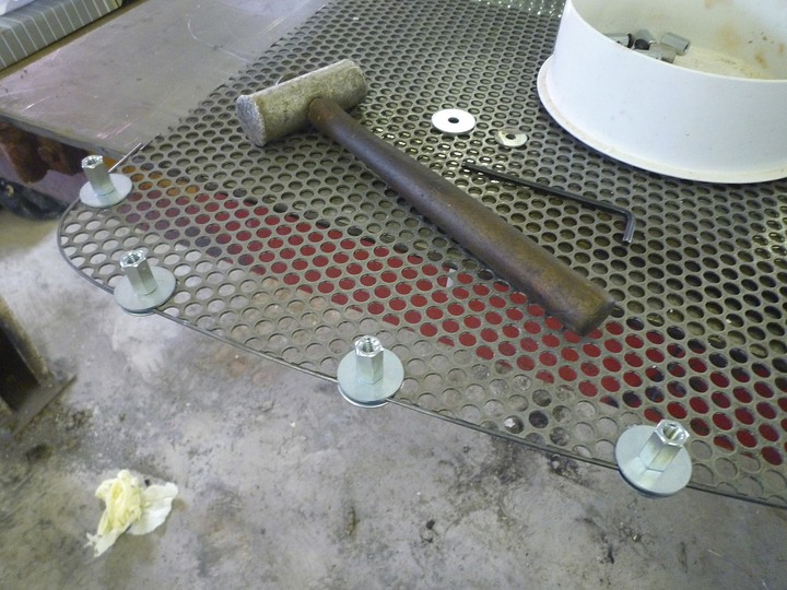 Making a Cool Chair, Davidson: Positioning the edge wire.