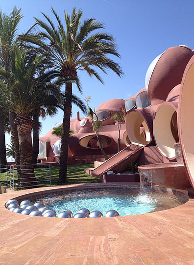 Palais Bulles and Antti Lovag: 