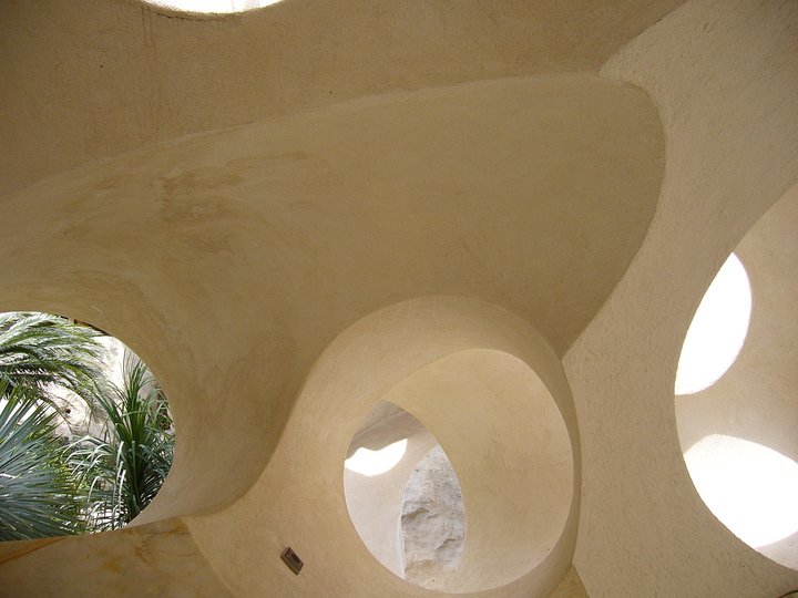 Palais Bulles and Antti Lovag: 