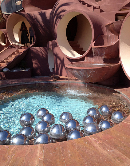 Palais Bulles and Antti Lovag: 