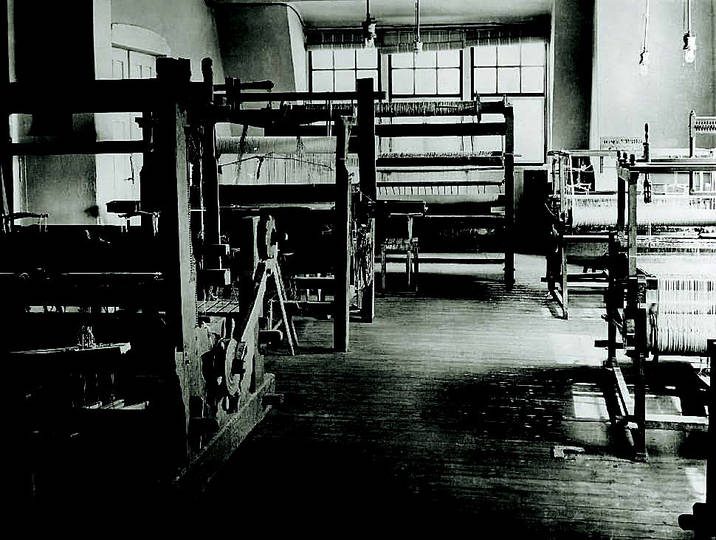 Bauhaus: Textile Design: Weaving workshop at the Bauhaus Weimar, c. 1923