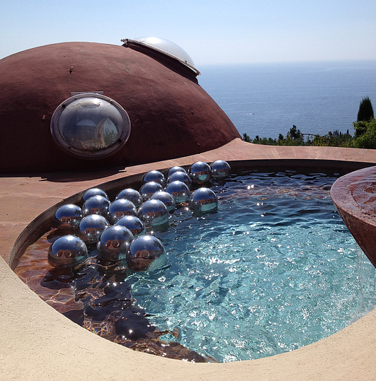 Palais Bulles and Antti Lovag: 