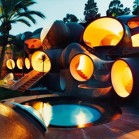 Palais Bulles and Antti Lovag: 