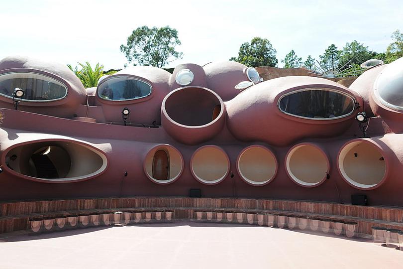 Palais Bulles and Antti Lovag: 