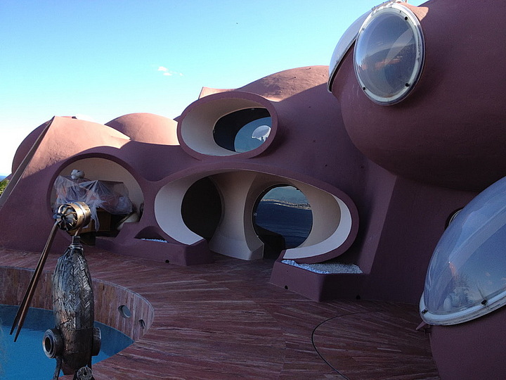 Palais Bulles and Antti Lovag: 