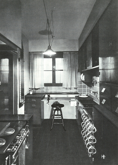 Food Architecture: Margarete Schütte-Lihotzky,
Frankfurt Kitchen,
Frankfurt, Germany 1926