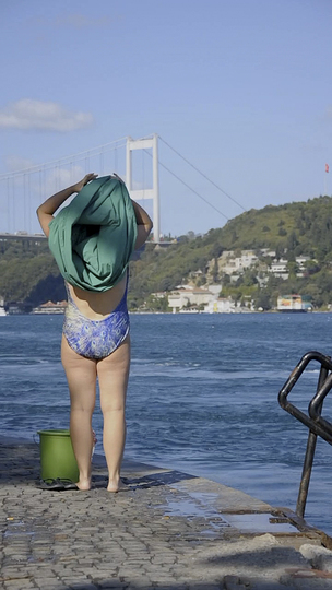 Just Before Paradise: DİDEM ÖZBEK
Public Change, 2014 HD video 4’ 16’’ Courtesy the artist