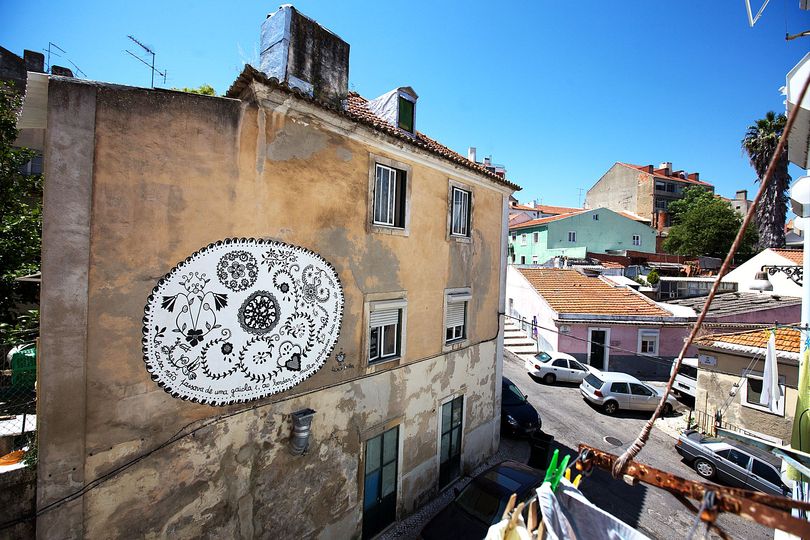 The house was just a cage, when embroidering, the portuguese woman wove the webs of silence - Lisbon, 2014: 