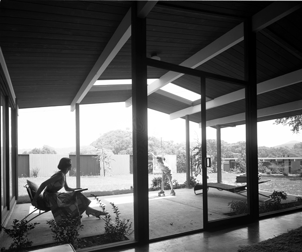 Bring the outside in: The houses of Joseph Eichler: 