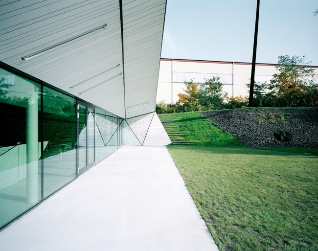 18 planes, 36 points, 54 lines: X Architekten
