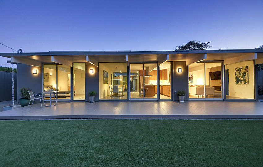 Bring the outside in: The houses of Joseph Eichler: 