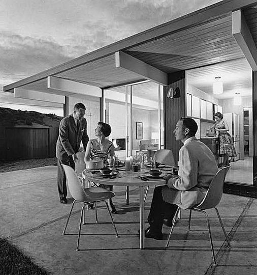 Bring the outside in: The houses of Joseph Eichler: 