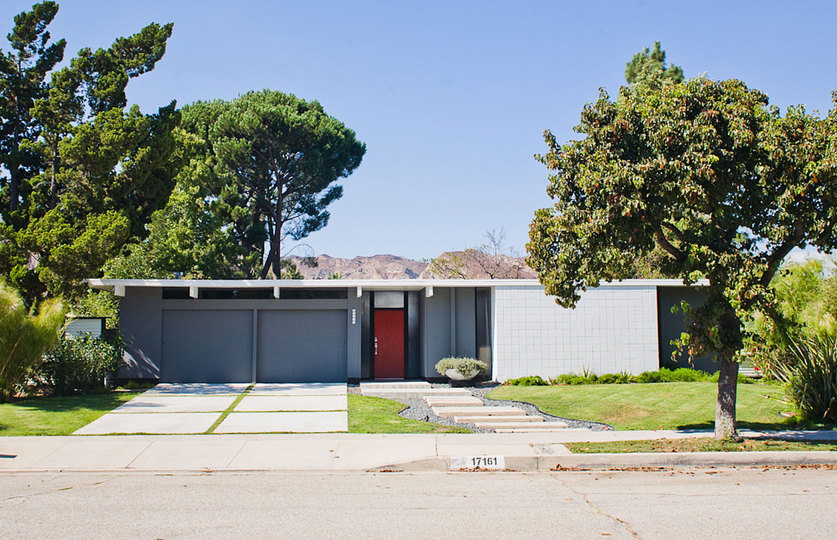 Bring the outside in: The houses of Joseph Eichler: 