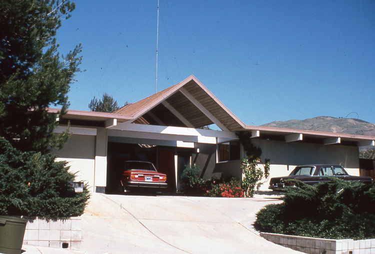 Bring the outside in: The houses of Joseph Eichler: 