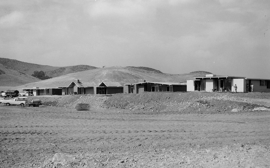 Bring the outside in: The houses of Joseph Eichler: 