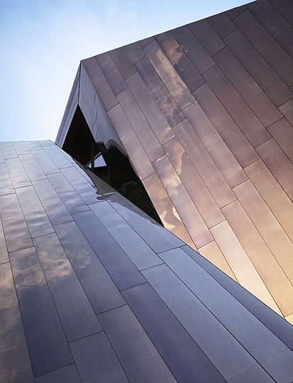 18 planes, 36 points, 54 lines: Daniel Libeskind