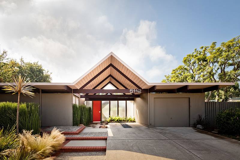 Bring the outside in: The houses of Joseph Eichler: 